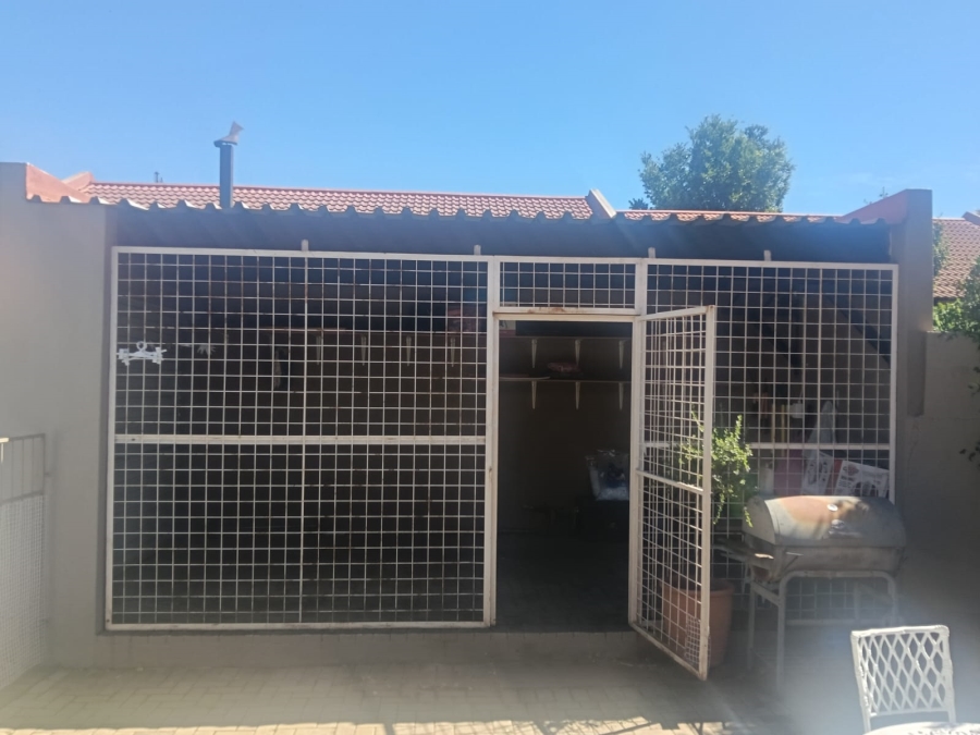 To Let 3 Bedroom Property for Rent in Langenhovenpark Free State